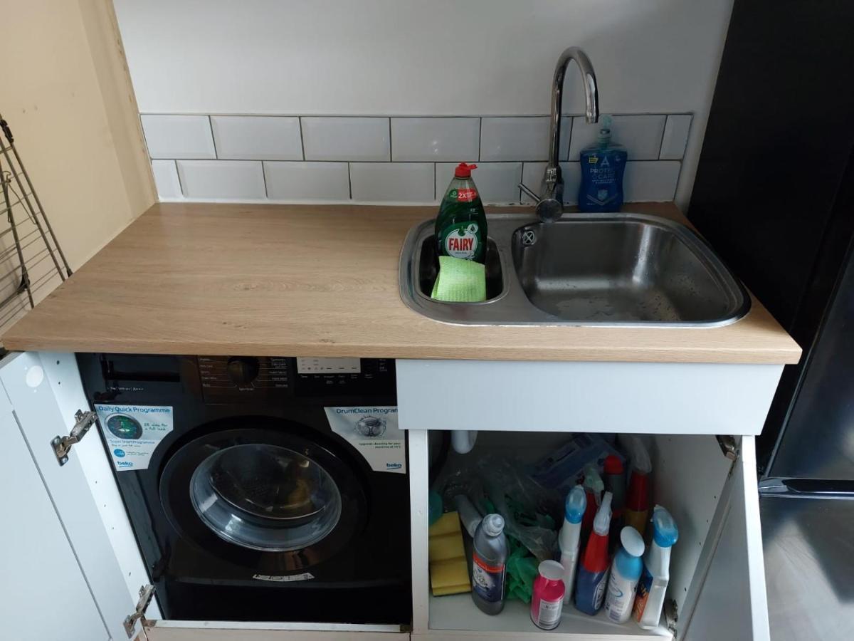 Beech House 20 Minute Walk To Airport Kwatera prywatna *