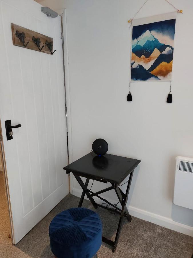 Beech House 20 Minute Walk To Airport