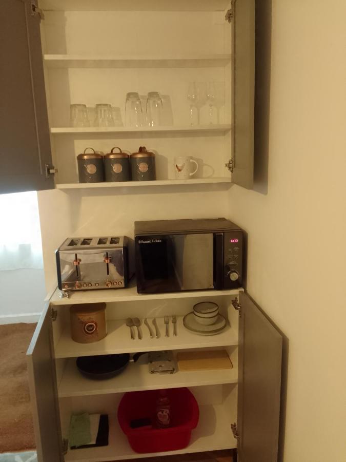Beech House 20 Minute Walk To Airport Kwatera prywatna