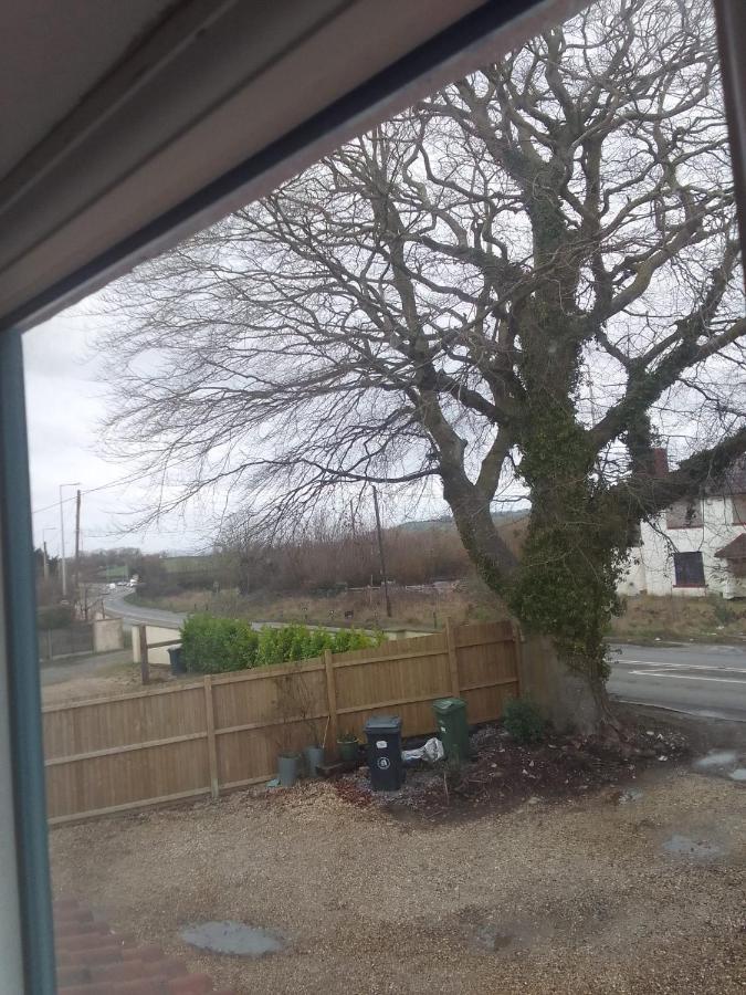 Beech House 20 Minute Walk To Airport *
